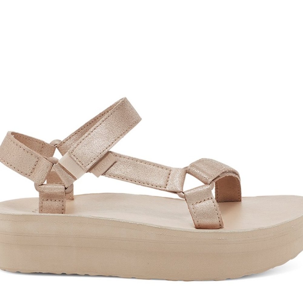 Teva Flatform Universal Leather Sandals Metallic Champagne EUC size 8